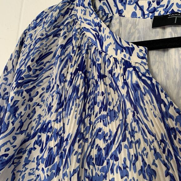 Tahari Womens 1X Shirt Blouse Flowy Flutter Sleeves Blue White Floral NEW - Picture 3 of 8